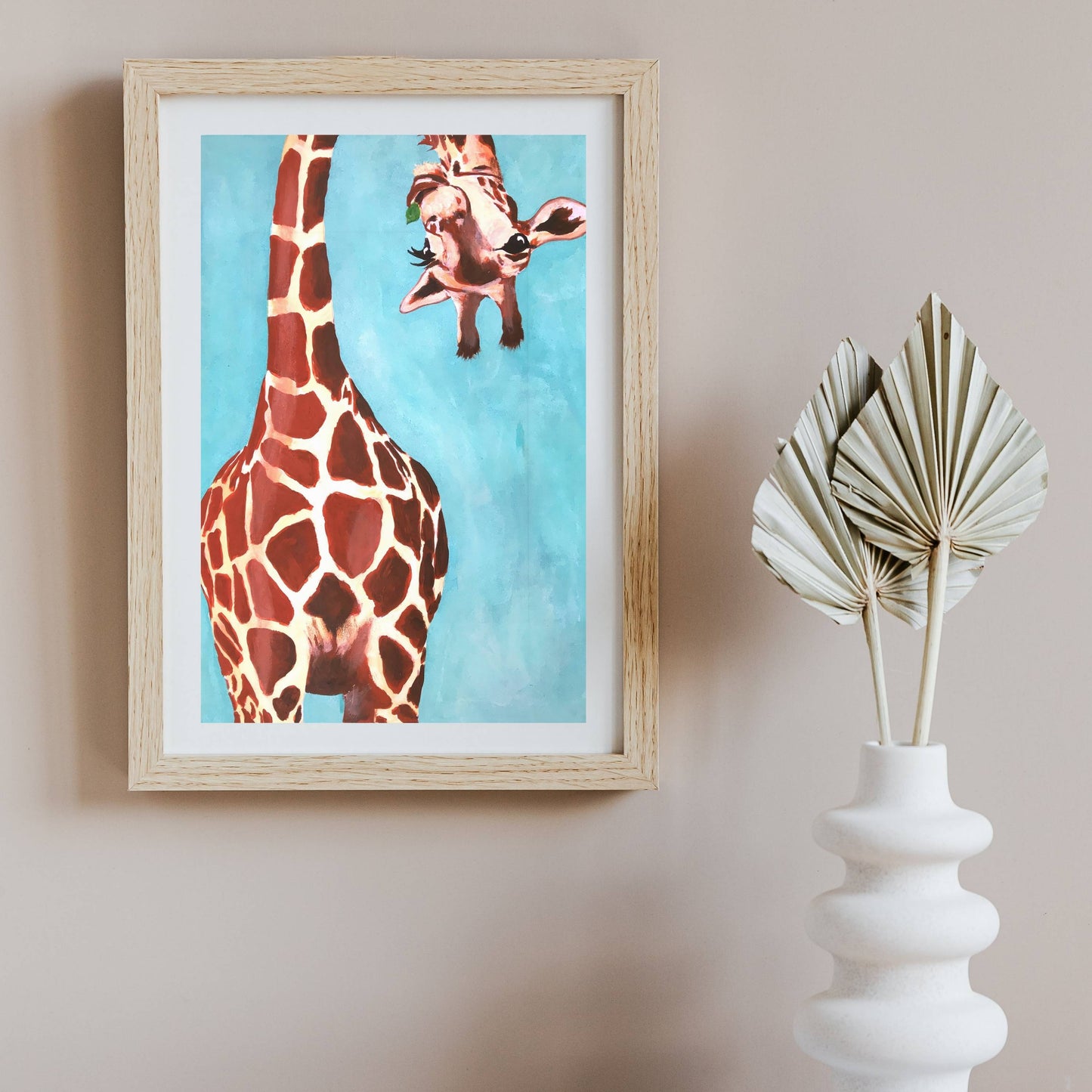 GIRAFFE WITH GREEN LEAVE | PRINT