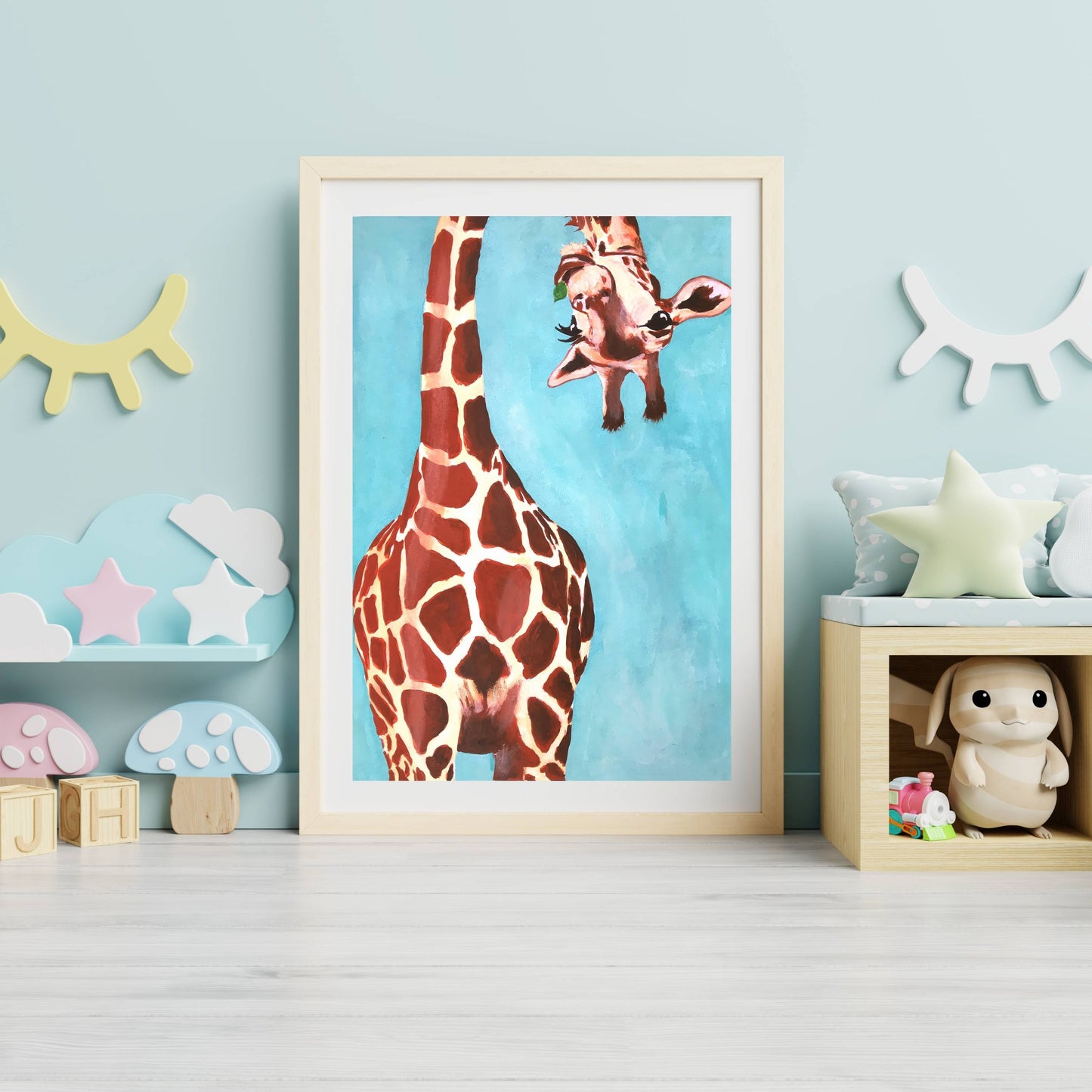 GIRAFFE WITH GREEN LEAVE | PRINT