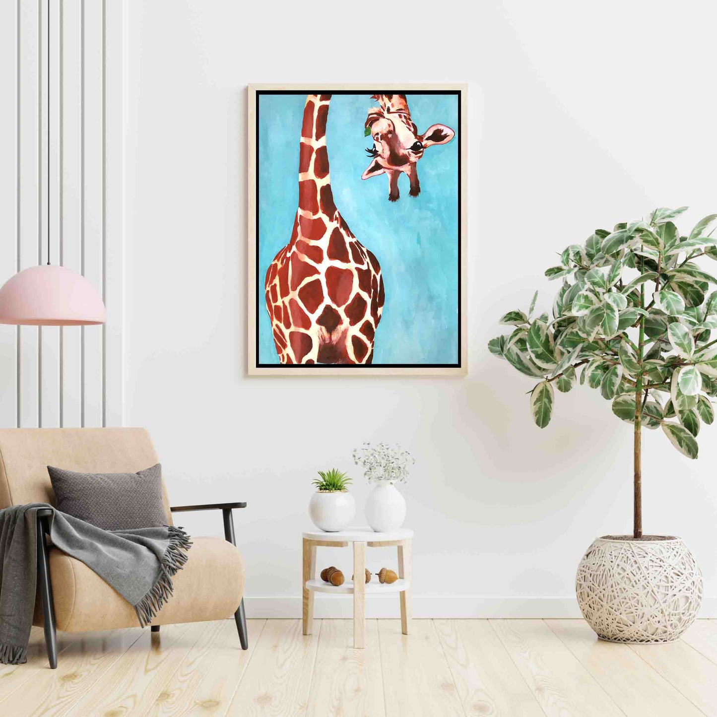 GIRAFFE WITH GREEN LEAVE | CANVAS