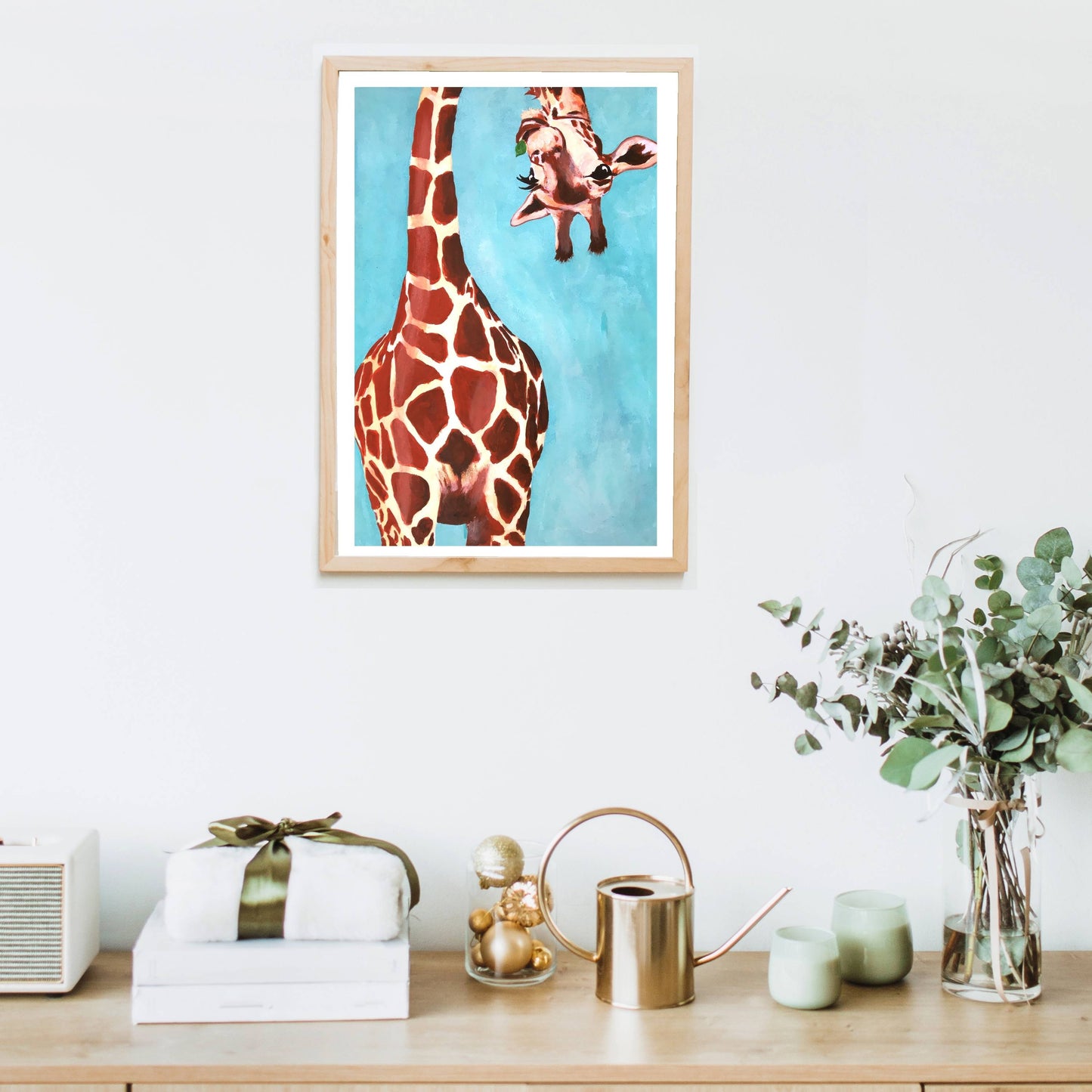 GIRAFFE WITH GREEN LEAVE | PRINT