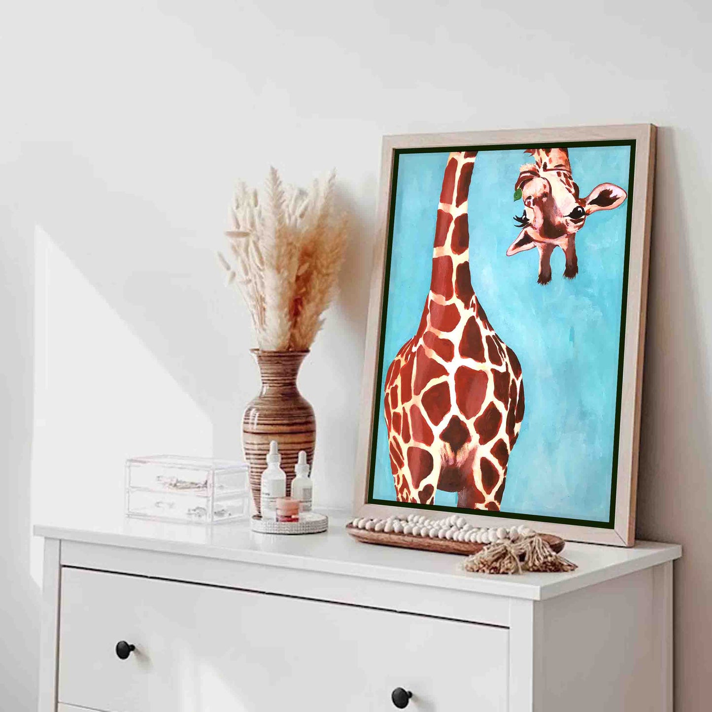 GIRAFFE WITH GREEN LEAVE | CANVAS